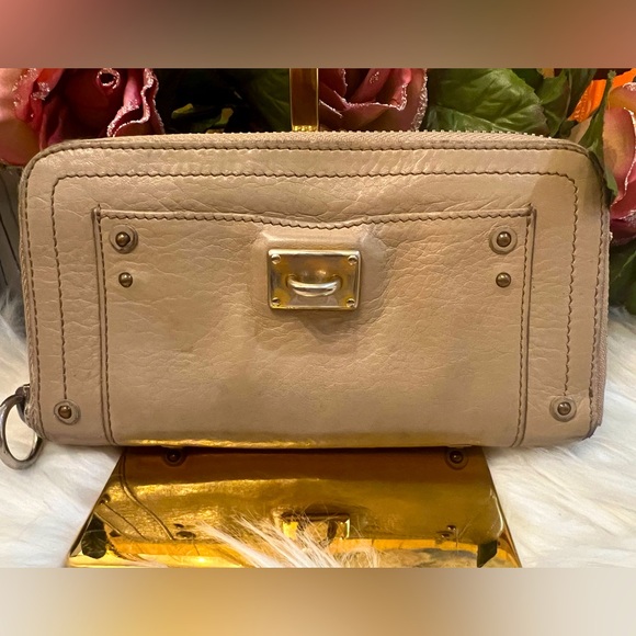 Chloe Handbags - Chloé Beige Leather Zip-Around Wallet preloved